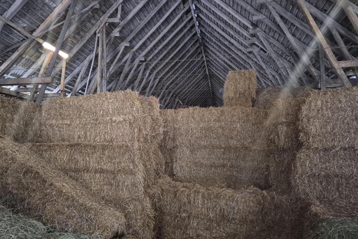 Halmförvaring i en äldre byggnad